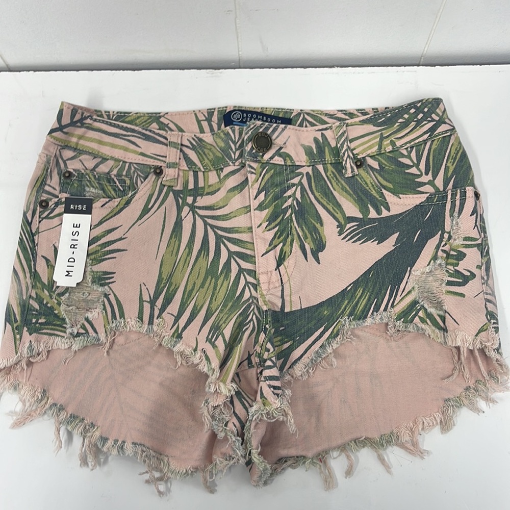 Shorts - Picture 10 of 11